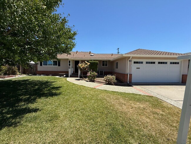 Building Photo - Updated Single Story Home located in Desirable Glenmoor Neighborhood of Fremont
