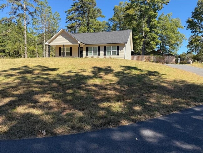 Building Photo - 635 Ben Higgins Rd