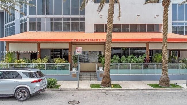 Building Photo - 1300 Brickell Bay Dr