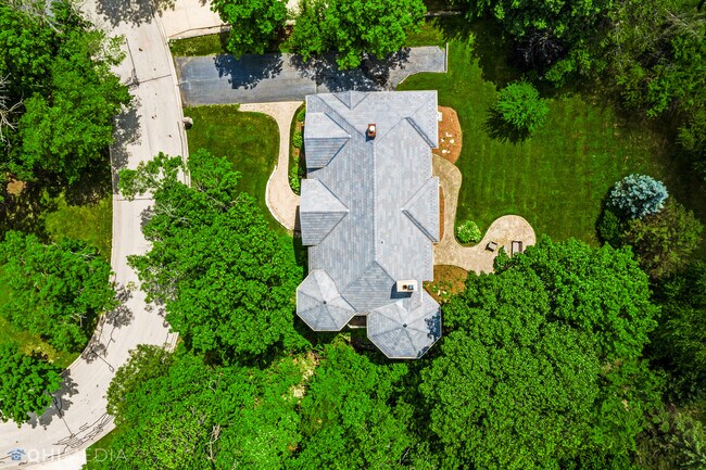 Building Photo - 8960 Enclave Dr