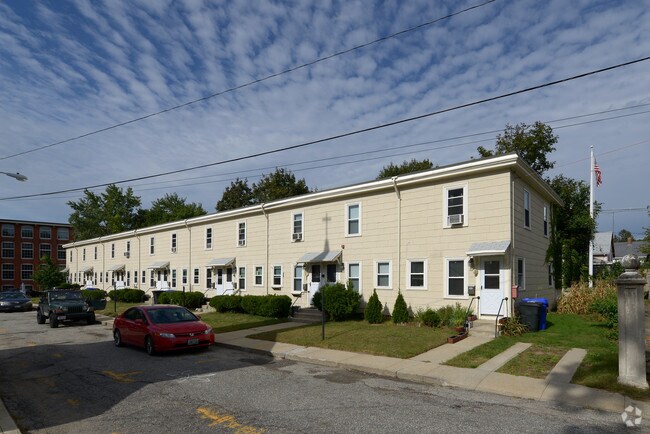 Primary Photo - 2-24 Oakleigh Ave