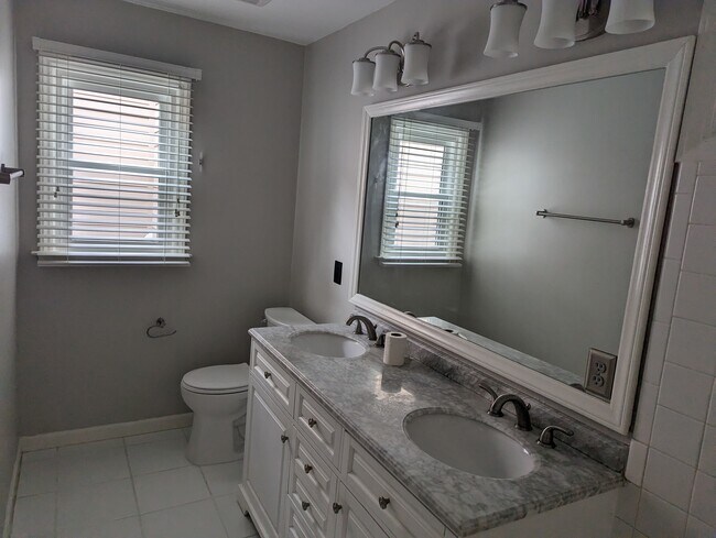 Building Photo - 300 Arlington Ridge