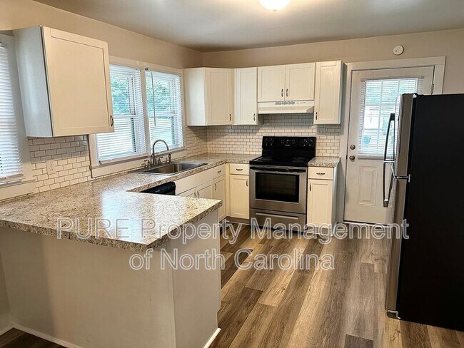 Building Photo - 1013 Eleanor Dr