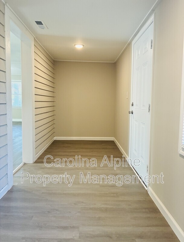 Building Photo - 613 Legrand St