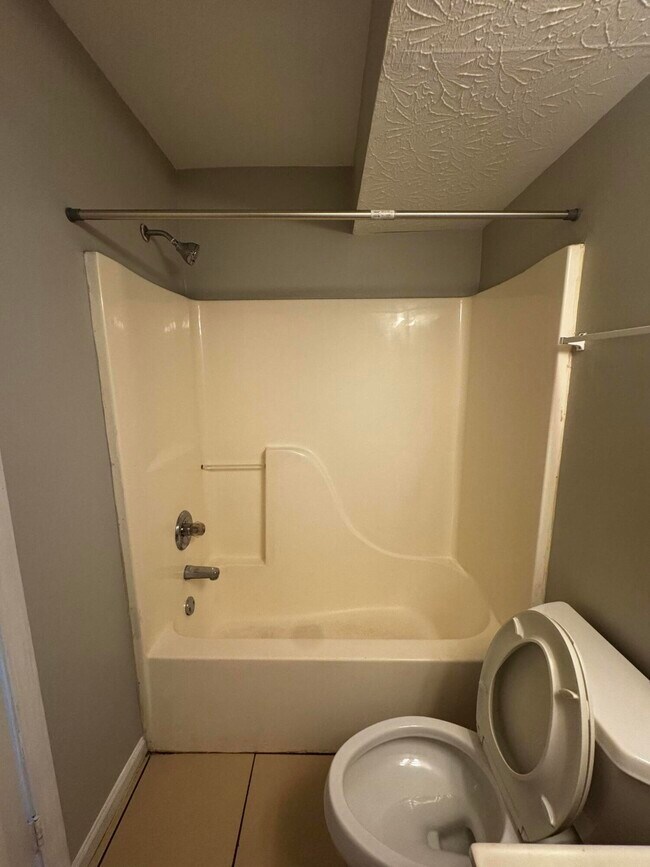 Building Photo - 230 Mousas Way