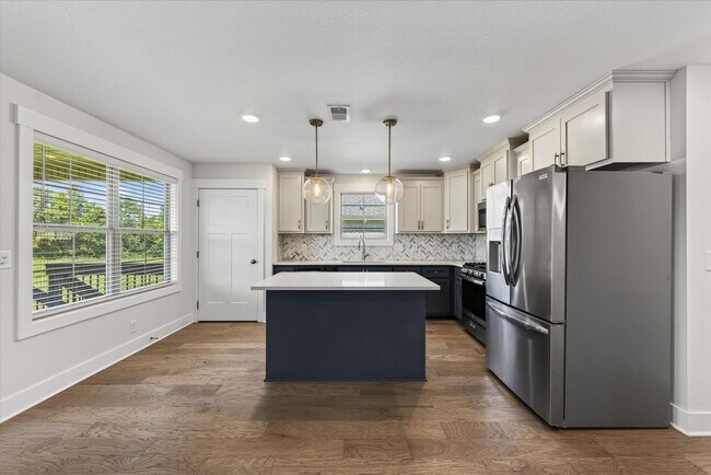 Building Photo - 393 Frontier Dr