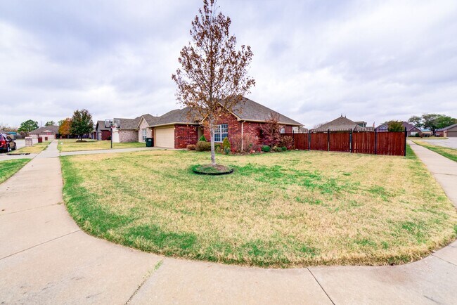 Building Photo - 3 Bed / 2 Bath in Collinsville!