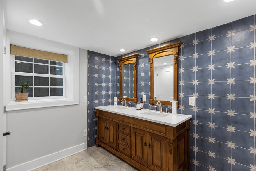 Building Photo - 507 Georgetown Rd NW