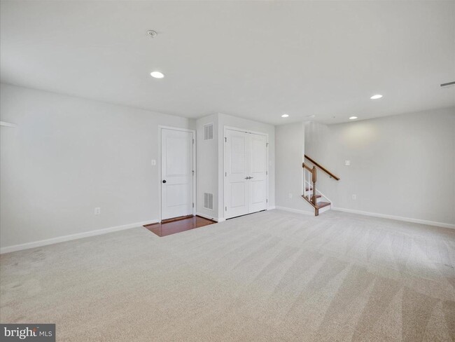 Building Photo - 5904 Leben Dr