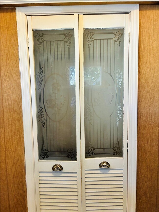 Building Photo - 702 Caplin St