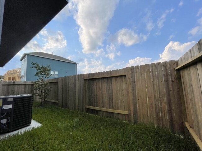 Building Photo - 11917 Oakmont Valley Trace