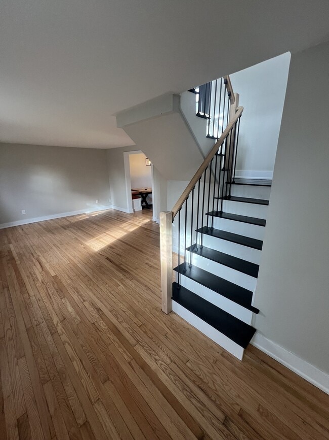 Building Photo - 334 W Willox Ln