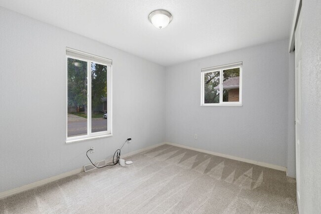Building Photo - All you want in a home! 5 bed 3 bath ranch...
