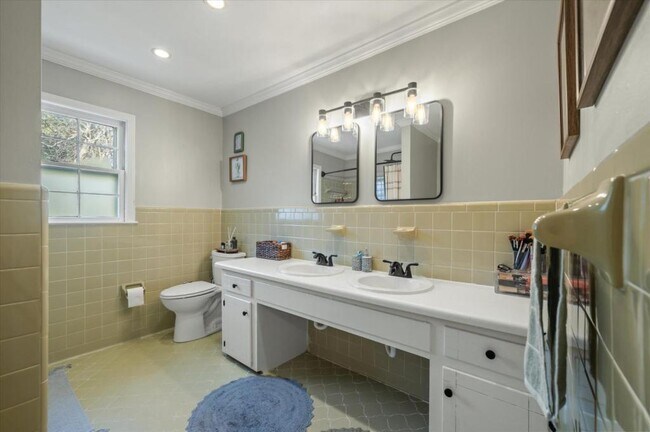 Building Photo - 537 Braxton Ave