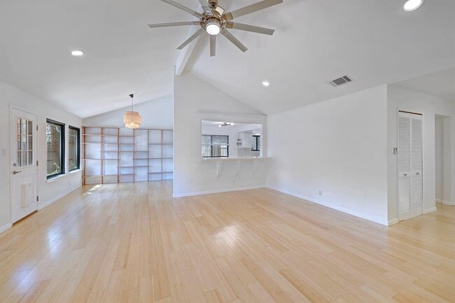 Building Photo - 10229 Missel Thrush Dr
