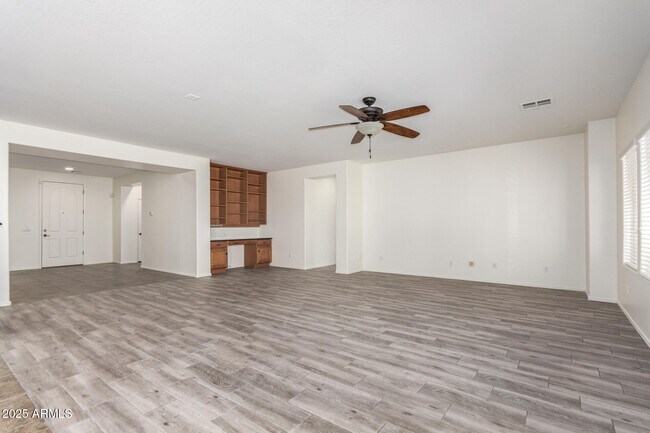 Building Photo - 15668 W Meadowbrook Ave