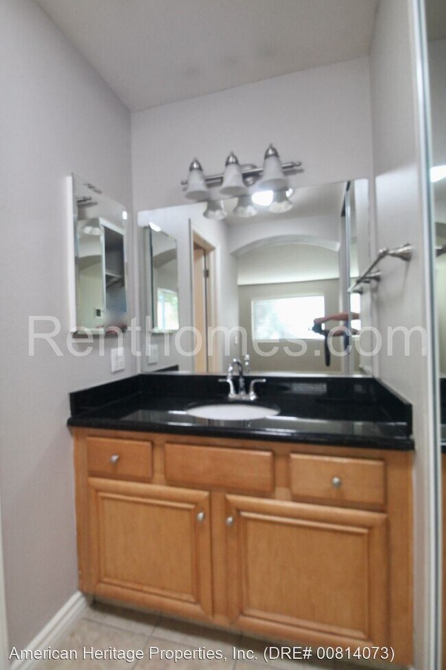 Building Photo - 2 br, 2 bath House - 9929 Erma Road #103