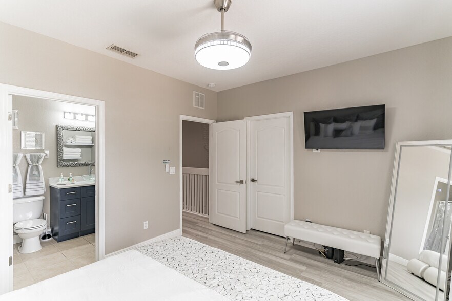 Building Photo - 2468 Caravelle Cir