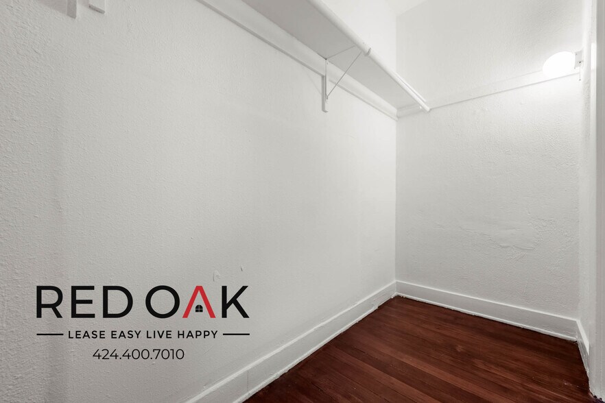 Building Photo - 1110 S Lake St