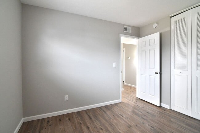 Building Photo - House in Hillview for rent