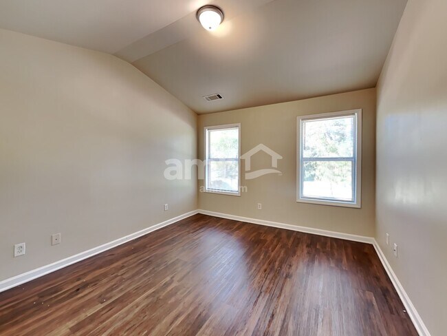 Building Photo - 748 York View Dr