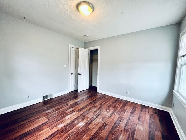 Building Photo - Four Bedroom off Dixie Highway