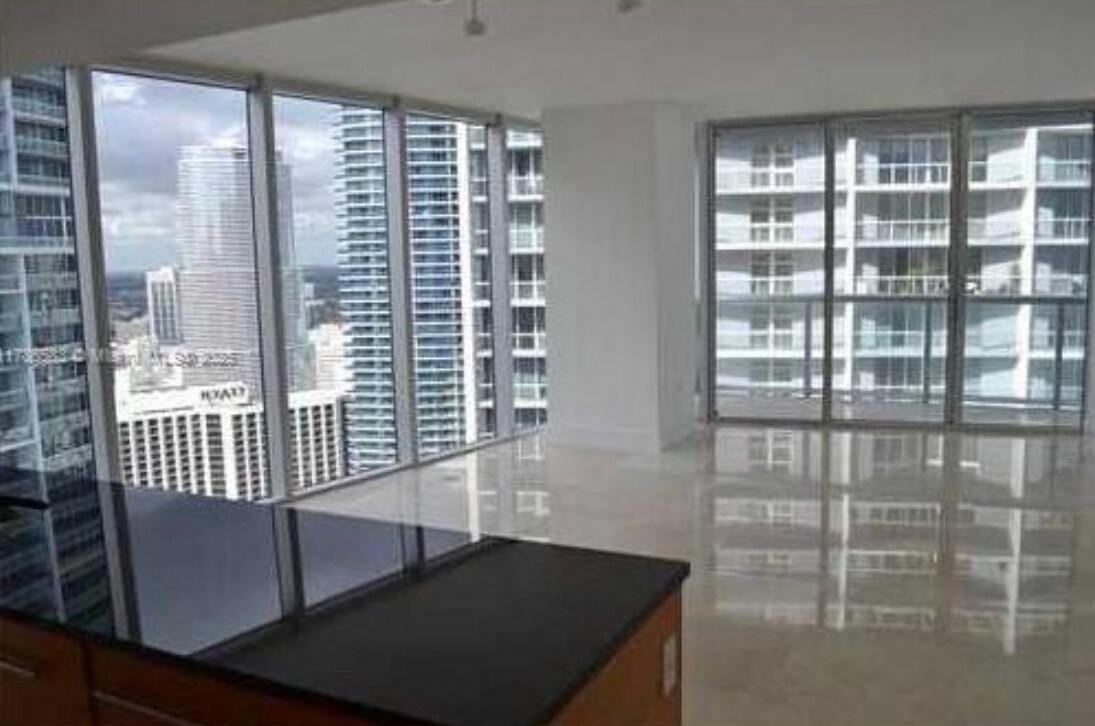 Building Photo - 475 Brickell Ave