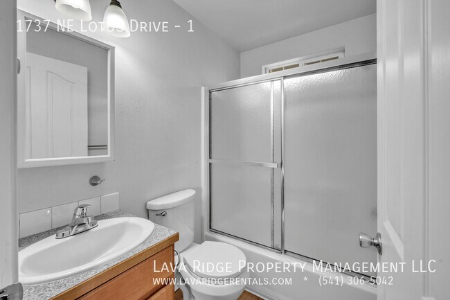 Building Photo - 1737 NE Lotus Dr