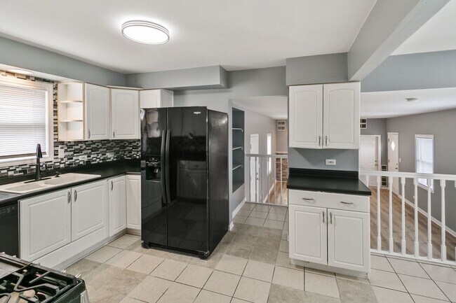 Building Photo - 14500 Sawyer Ave