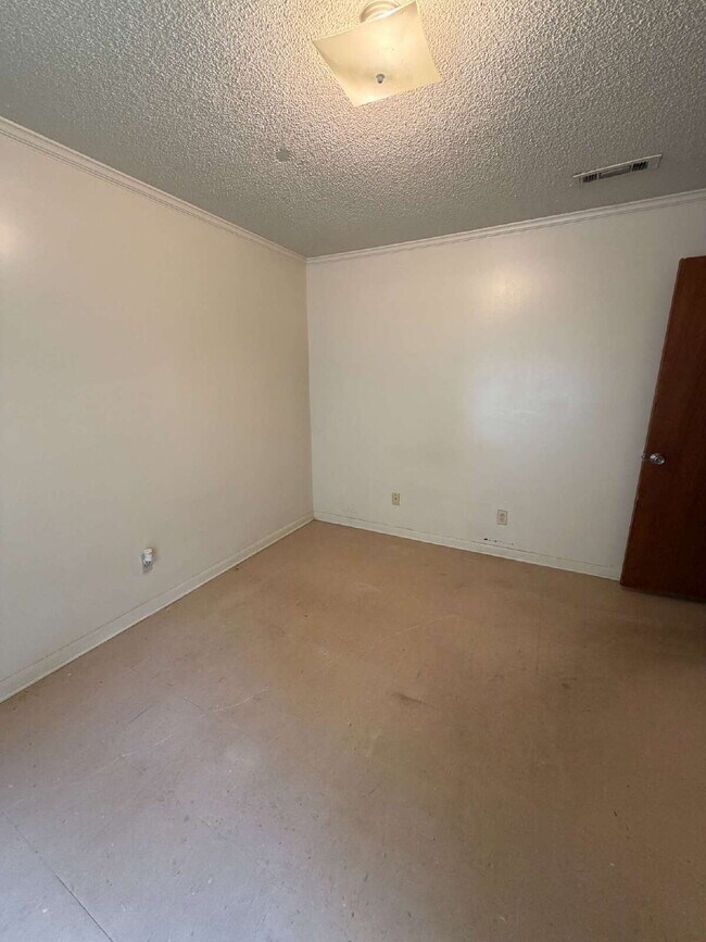 Building Photo - Available for rent, Midland City Apartment!