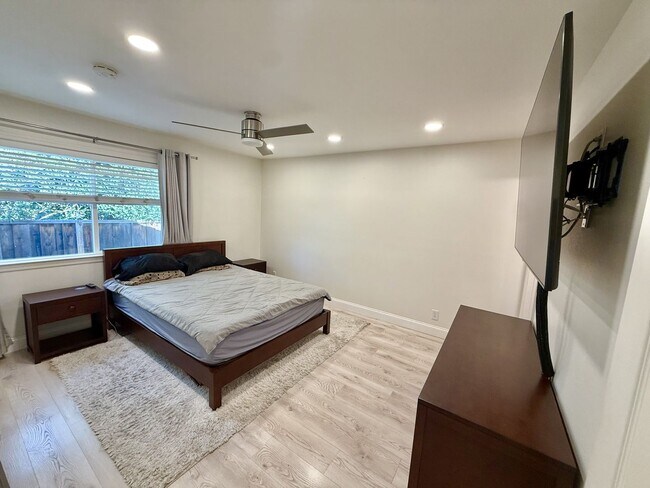 Building Photo - Quiet Cul de Sac Home in Gilroy