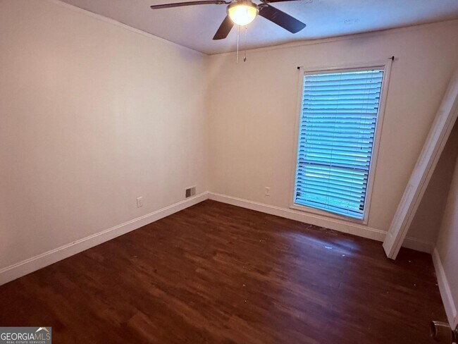 Building Photo - 3443 Deshong Dr SW