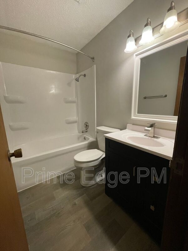 Building Photo - 6235 Holdrege-D11