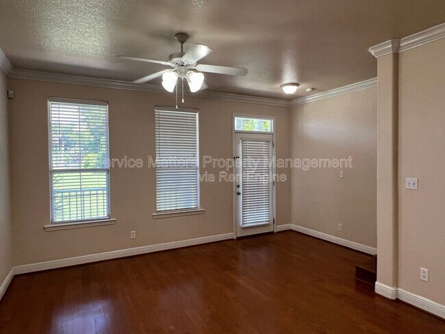 Building Photo - 306 E De Soto St