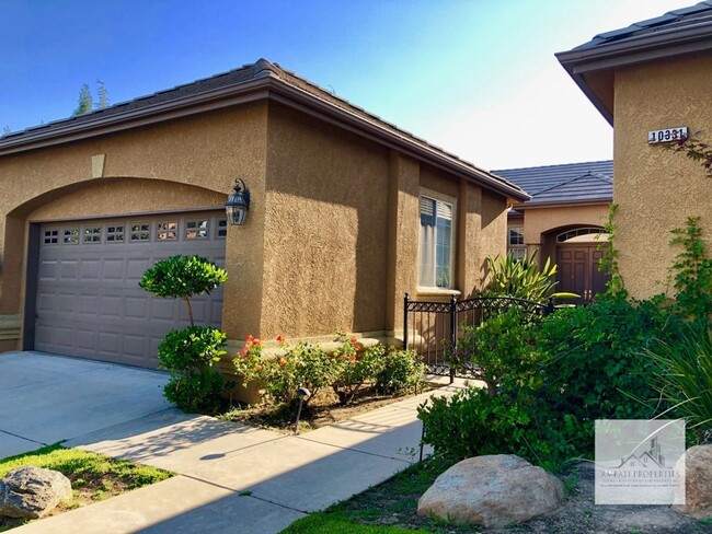 Building Photo - Spacious Four Bedroom Home in Clovis North...