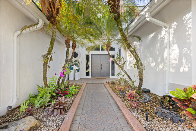 Building Photo - 3719 Oak Ridge Cir