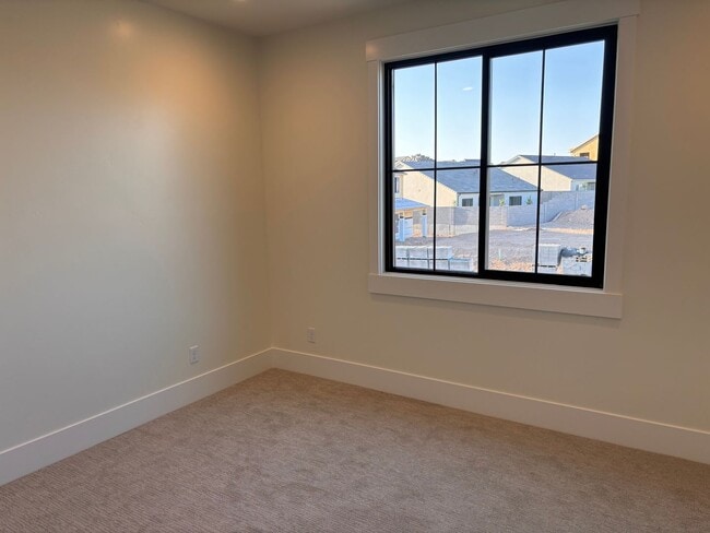 Building Photo - Beautiful 5 bedroom 4 bath in Desert Canyons