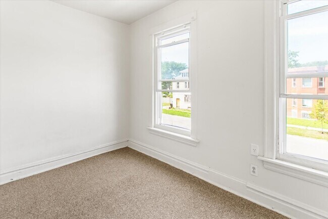 Building Photo - 257 W 109th Pl