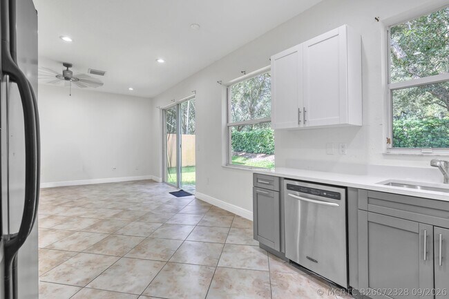 Building Photo - 10585 Cocobolo Way