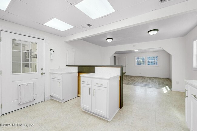 Building Photo - 2811 Myrtis Rd