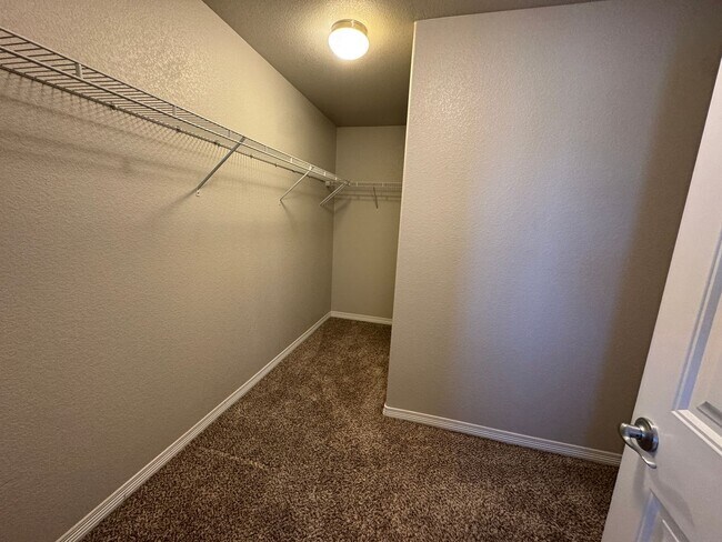 Building Photo - Beautiful 4 Bed, 3 Bath Home – Modern Upgrades, Spacious Backyard & Prime Location