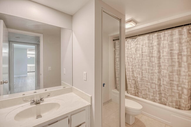 Building Photo - 1221 12th Ln