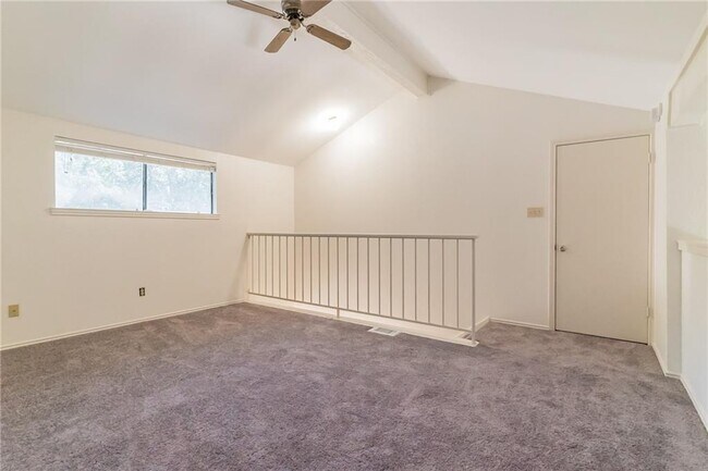 Building Photo - 7211 Lakewood Dr
