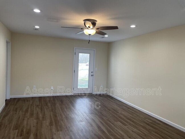 Building Photo - 914 Warrior Hill Dr