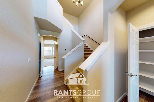 Building Photo - Beautiful 3 bedroom, 2.5 bath, 2-story home in Steilacoom Ridge