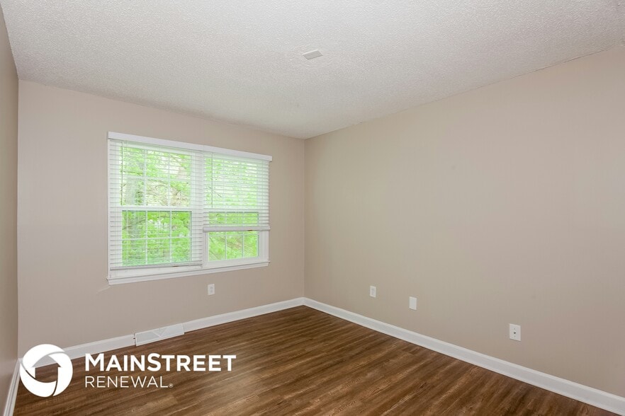 Building Photo - 5100 Chestnut Lake Dr