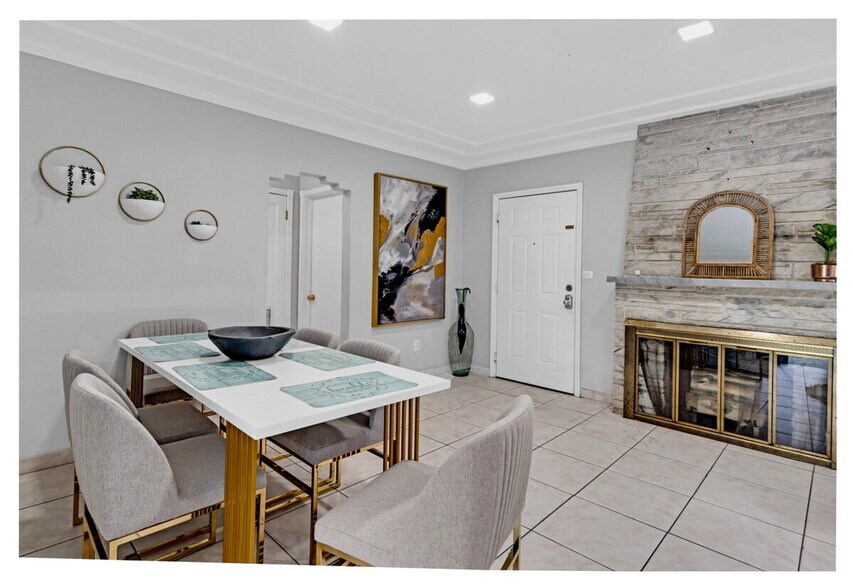 Building Photo - 425 NE 105th St