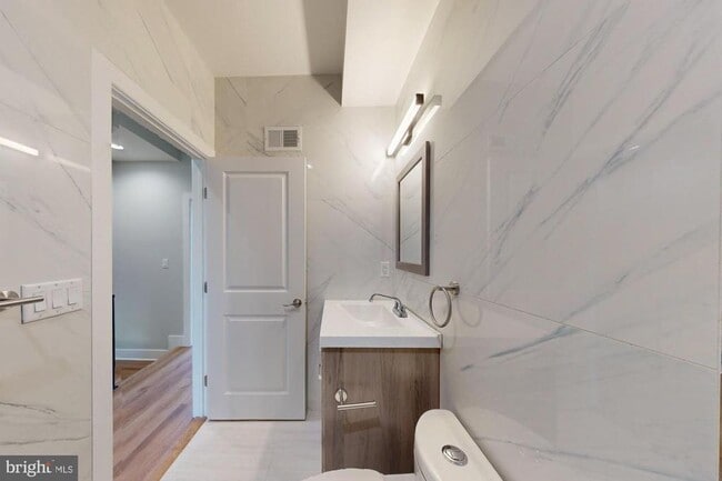 Building Photo - 511 N Paxon St