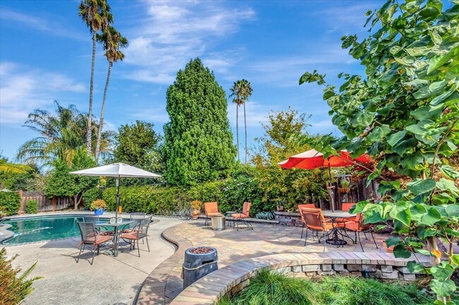 Building Photo - Executive Oasis l Huge Lot with Lush Green...