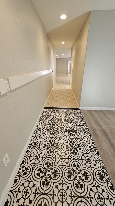 Building Photo - 711 S Roca St